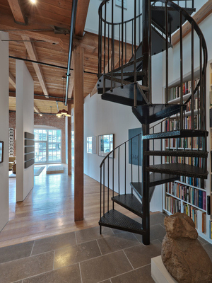 Indoor / Outdoor Modern Steel Spiral Stairs With Stainless Balustrade